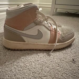 Women’s Milan air Jordan’s size 5.5